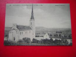 CPA THEME RELIGION   BASILIQUE LA BASILIQUE VUE SUR LA VALLEE   NON VOYAGEE  CARTE EN BON ÉTAT - Monuments