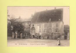 *  CPA..( 27 )..LE NEUBOURG : Vestiges De L' Ancien Château  -  ( 2 Scans ) - Le Neubourg