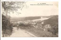 95 -  LA FRETTE  -  Chemin De La Grande Côte Et La Vallée  - Petite Animation  Monsieur Marche D'un Bon Pas - La Frette-sur-Seine