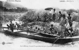 Sur Le Mékong - Grande Pirogue Désarmèe Pour Le Passage D'un Rapide - Laos