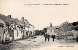 CPA (44) LE GAVRE, Dans La Forêt, Village De La Madeleine, Animée, Jamais Voyagée - Le Gavre