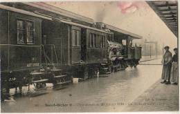 St Dizier  52    La Gare Intérieur Avec Train  Inondations De 1910 (qq Taches) - Saint Dizier