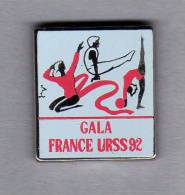 Pin´s  Sport  GYMNASTIQUE  GALA  FRANCE - URSS  En  1992 - Gymnastics