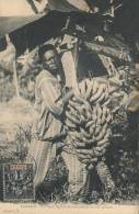 ( CPA AFRIQUE )  GABON  /  Loango  -  Un Beau Régime De Bananes Et Un Joli Garçon  - - Gabun