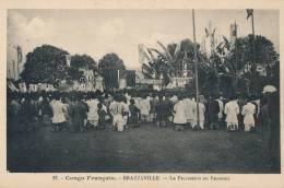 ( CPA AFRIQUE )  CONGO  /  BRAZZAVILLE  /  La Procession Au Reposoir  - - Brazzaville