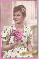 Carte De Fête, Sainte Catherine (25 Novembre) - Femme, Sourire, Robe à Fleurs - Photo Véritable Noyer - St. Catherine