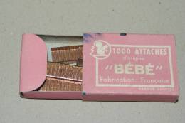 ANCIENNE BOITE Agrafes Attaches Marque BEBE 1965 Fabrication Française - Andere & Zonder Classificatie