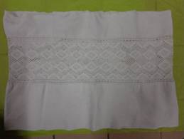 Dentelle Pour Fond De Jupon Folklore 136 Cm X 16cm- - Laces & Cloth