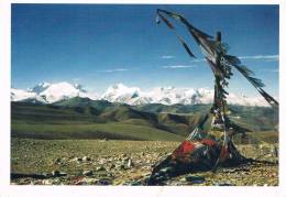 Drapeaux De Prière Tibétaine Face à La Chaîne De L'Himalaya - Photo : Gérard SABIAN - Circulée En 2002, 2 Scans - Tíbet