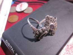 2 BAGUES METAL ARGENT - A RESTAURER - VOIR PHOTOS - Rings