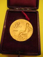 Médaille Civile/Bronze Doré/ Chiffrée DR /Offert Par P.F.D.F./1925                       D111 - Autres & Non Classés