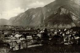 CPSM  FAVERGES    Un Coin Du Village Vers Le Col De La Forclaz - Faverges