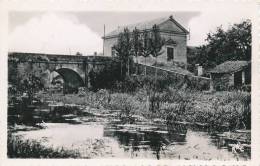 COUHE VERAC - Le Pont Et Le Temple - Couhe
