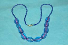 COLLIER Perles BLEU VIOLET Translucide RAS DU COU 50  Cms - Colliers/Chaînes