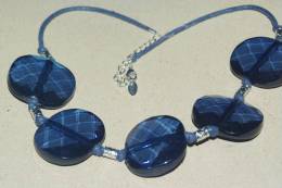 COLLIER VINTAGE BLEU Translucide  Ras Du Cou  53  Cms - Halsketten