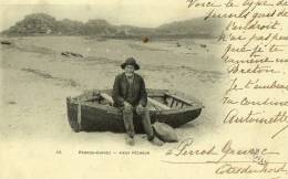 PERROS GUIREC (22) Type De Vieux Pecheur Et Sa Barque Gros Plan - Perros-Guirec