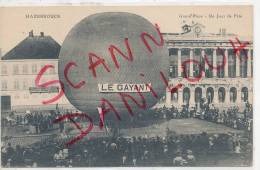 59 // HAZEBROUCK   Grand Place, Un Jour De Fête   BALLON   "Le Gayant"   ANIMEE - Hazebrouck