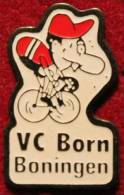 VELO CLUB BORN BONINGEN  - SCHWEIZ - CYCLISME - CYCLISTE - SUISSE  - BIKE - SVIZZERA - SWITZERLAND - COUREUR -   (ROUGE) - Radsport