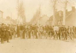 Sport  Cyclisme Carte Photo A Localiser    Départ D'une Course  ( Dos Vierge) Aucun Indice  Sur Un Maillot  Cycle Alcyon - Ciclismo