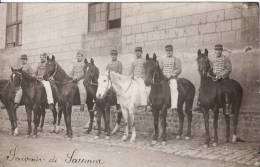 Carte Postale Photo Militaire Français - SAUMUR - Cavaliers - Cavalerie - Chevaux - Caserne - VOIR 2 SCANS - - Saumur