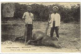 Carte Postale Ancienne Congo - Brazzaville. Chasse Au Buffle. Triomphe Des Chasseurs - Brazzaville