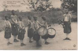 CONGO FRANCAIS  BRAZZAVILLE  TAMBOURS ET CLAIRONS FERMANT LA MARCHE DES CARTES POSTALES - Brazzaville