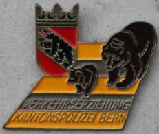 POLICE DU CANTON DE BERNE-SUISSE - KANTONSPOLIZEI BERN - VERKEHRSERZIEHUNG - OURS - OURSON - BÄREN  -    (ROUGE) - Polizia