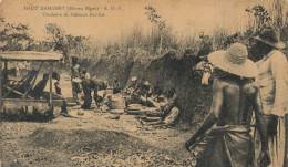 ( CPA AFRIQUE )  DAHOMEY  /  Haut Dahomay ( Moyen Niger )  /  Vendeurs De Gâteaux Baribas - - Dahomey