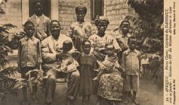 ( CPA AFRIQUE )  DAHOMEY  /  Pierre Claver, Catéchiste Du Dahomey Avec Sa Famille  - - Dahomey