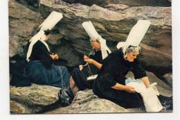 Delcampe - BR50358 Pays Bigouden Brodeuses Usr Les Rochers De Penmarch    2 Scans - Penmarch