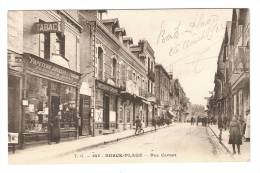 CPA :62 Pas De Calais : Berck Plage : Rue Carnot : Animation - Papeterie - Tabac - Restau. - Attelage :  Vue Peu Commune - Berck