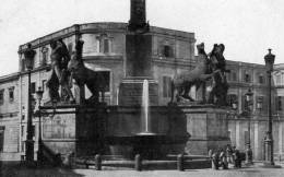 Roma - Piazza Del Quirinale - Fontana E Colossi - Places & Squares