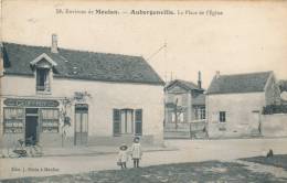AUBERGENVILLE - La Place De L'Eglise - Aubergenville