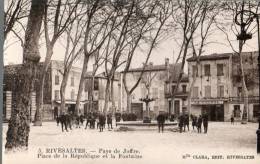 66....PYRENEES ORIENTALES......RIVESALTE S......PLACE DE LA REPUBLIQUE.....NON ..ÉCRITE. ‹(•¿• )› - Rivesaltes