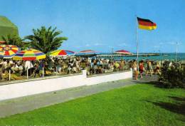 01078 GRÖMITZ -  Blick Auf Die Strandhallen-Terasse - Grömitz