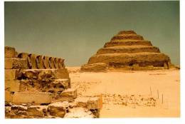 Carte Postale Neuve De Sakara : La PYRAMIDE DU ROI ZOSER - Pyramids