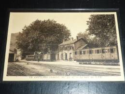 LE CHEYLARD - LA GARE DES C.F.D. - WAGONS A L'ARRET - 07 ARDECHE - Le Cheylard