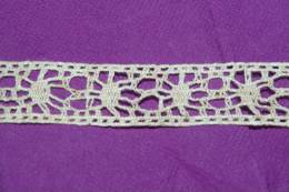 DENTELLE BRODERIE Ancienne 4.17 M X 2 Cms De Large - Kant En Stoffen