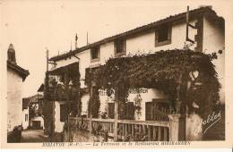 BIRIATOU ( 64 ) La Terrasse Et Le Restaurant  HIRIBARREN ( Ses Spécialités Basques ) - Sonstige & Ohne Zuordnung