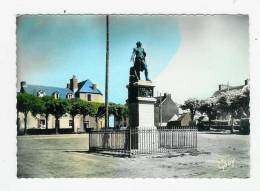 CARHAIX - Place De La Tour D'Auvergne - Carhaix-Plouguer