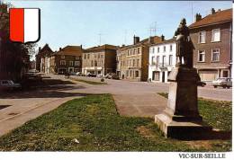 57 - Moselle - VIC-SUR-SEILLE - Place Jeanne D'Arc - Format 10,4 X 14,7 - Pierron N° 11014 - Sarreguemines - Vic Sur Seille