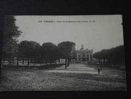 THIAIS (Val-de-Marne) - Place De La Mairie Et Les Ecoles - Animée - Voyagée Le 13 Juin 1932 - Thiais