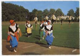 SOUSTONS. - Le Groupe "LOUS CADETOUNS". CPM Dentelée - Soustons