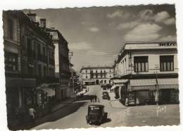 MONT DE MARSAN  - Rue Léon Gambetta , Vers L'Hôtel De Ville  -   CPM Dentelée. - Mont De Marsan