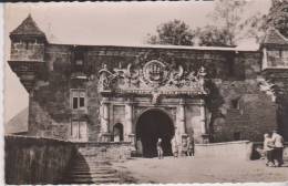 Tubingen L'entrée Du Chateau ( Carte Francaise ) - Andere & Zonder Classificatie