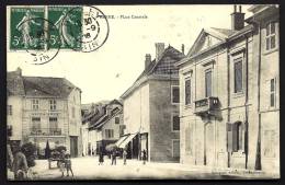 CPA  ANCIENNE- FRANCE- YENNE (73)- LA PLACE CENTALE AVEC BELLE ANIMATION- VENDEUSE AMBULANTE- CAFÉ DE LA PAIX - Yenne
