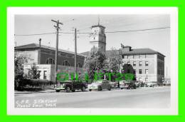 MOOSE JAW, SASKATCHEWAN - C. P. R. STATION - ANIMATED WITH OLD CARS - - Andere & Zonder Classificatie