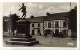 CPSM CLEGUEREC (Morbihan) - Le Monument Aux Morts - Cleguerec