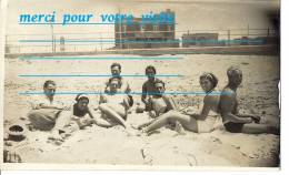 Cpp Afrique EGYPTE  ISMAILIA La Plage Et Groupe D´amis Du Cercle ( Tennis Man , Homme Voyageur , Habitation , Batiment ) - Ismaïlia