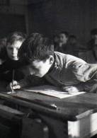 DOISNEAU 1938 L'encrier De Porcelaine,editons De Desastre1993 Rapho, Enfant Ecrivant A La Plume En Classe,ancien Bureau - Doisneau